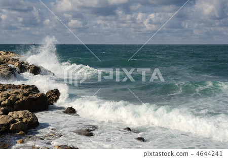 Splash of waves about coastal stones Splash of waves about coastal stones 4644241