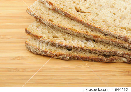 The cut bread on a chopping board 4644362