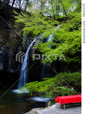 月亮的瀑布等待 4644376