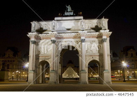 卡魯塞爾凱旋門和盧浮宮博物館 4647545