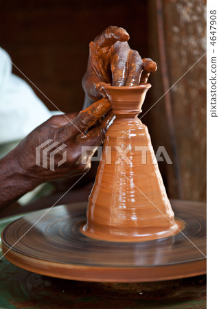 Potter throwing 4647908