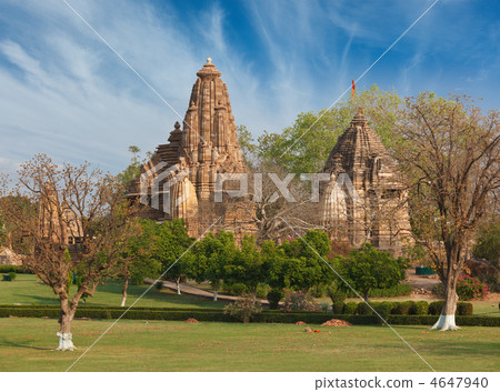 Lakshmana and Matangeshwar temples, Khajuraho 4647940