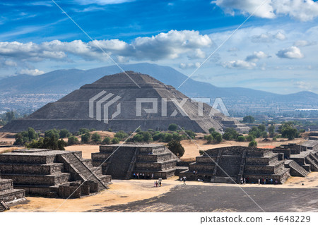 Teotihuacan Pyramids 4648229