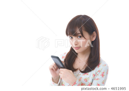 一位年輕女士(智能手機) 一位年輕女士(智能手機) 4651995