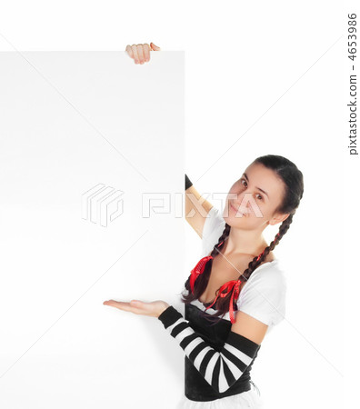 4653986
