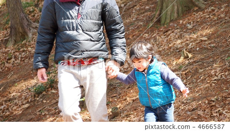 Parent and child climbing Parent and child climbing 4666587