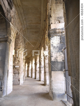 Arles's amphitheater passage Arles's amphitheater passage 4668404