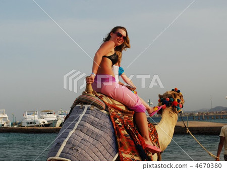 woman on camel 4670380