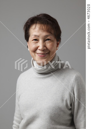 Mature female portrait Mature female portrait 4673028