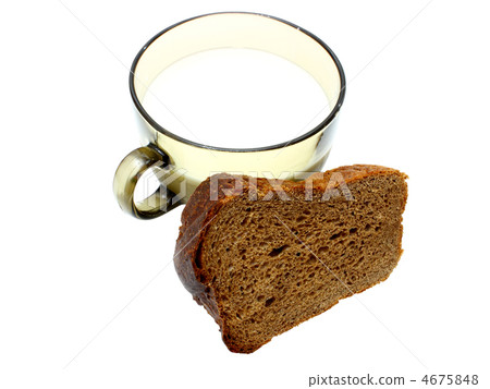 Black bread with milk 4675848