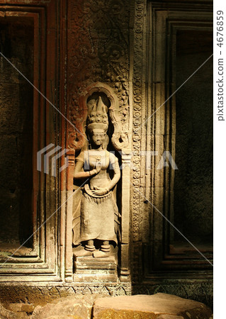 De Tauta statue of Ta Proton De Tauta statue of Ta Proton 4676859