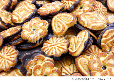 Cookies in the form of heart with chocolate Cookies in the form of heart with chocolate 4677983