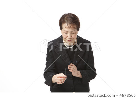 Women who burn incense Women who burn incense 4678565