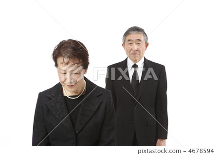 Men and women in mourning Men and women in mourning 4678594