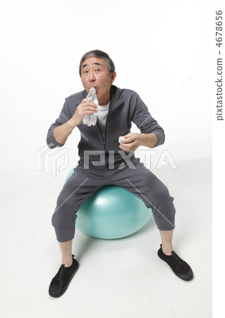 鍛煉的成熟男人 4678656