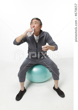 鍛煉的成熟男人 4678657