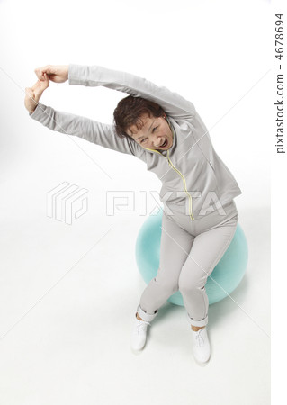 成熟年齡女士行使 成熟年齡女士行使 4678694