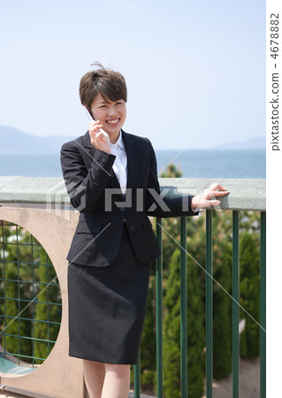 正在談判的婦女 正在談判的婦女 4678882