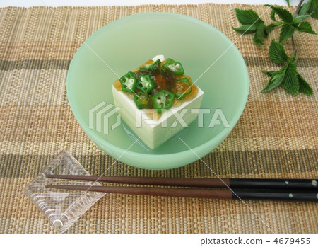 A cold drink with jelly and okra 4679455