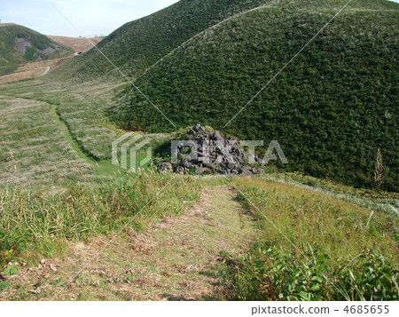 Cold wind mountain 4685655