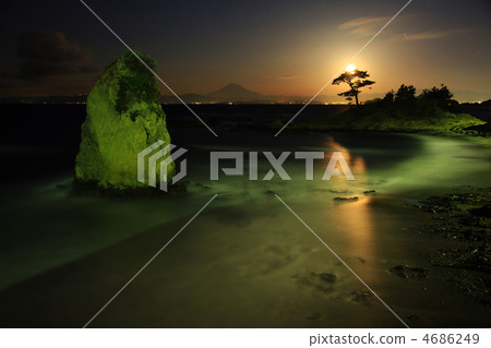 月光的秋葉海岸 4686249