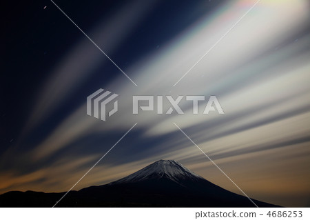 早晨輕的雲彩早晨薄霧雲彩 早晨輕的雲彩早晨薄霧雲彩 4686253