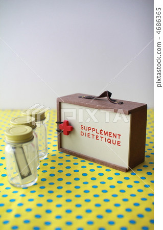 A small bottle for holding medicine; a medicine container A small bottle for holding medicine; a medicine container 4686365