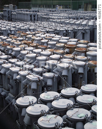 Processing of toxic PCB is a challenge for recycling transformer 4686771