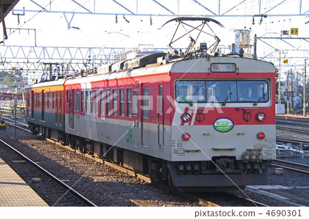 松本車站123系列+ 143系列 松本車站123系列+ 143系列 4690301