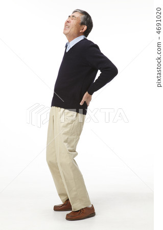 患有腰痛的中老年男性 患有腰痛的中老年男性 4691020