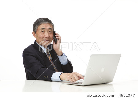 Middle-aged businessman 4691077