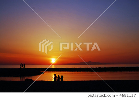 新的五色海灘縣立太陽海灘日落 4691137