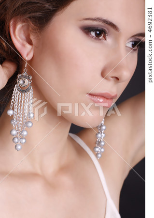 beautiful elegant girl with an evening make-up wearing jewelry beautiful elegant girl with an evening make-up wearing jewelry 4692381