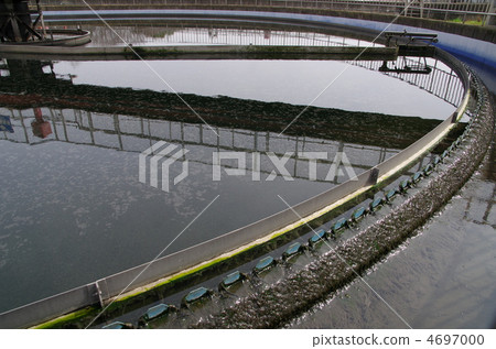 Round final sedimentation basin of sewage treatment plant 4697000