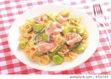 Spring vegetables and raw ham's Farfare 4701103
