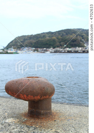 位固定堆射擊在伊東漁港 4702633