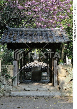 Mausoleum of the Genji Dynasty Mausoleum of the Genji Dynasty 4703430