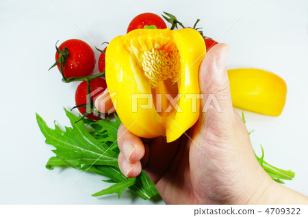 手用新鮮蔬菜和辣椒粉 4709322