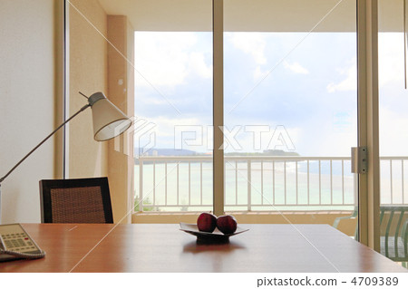 Resort hotel window 4709389