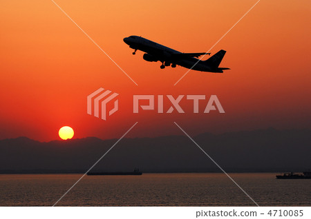 Taking off of the sunset Taking off of the sunset 4710085