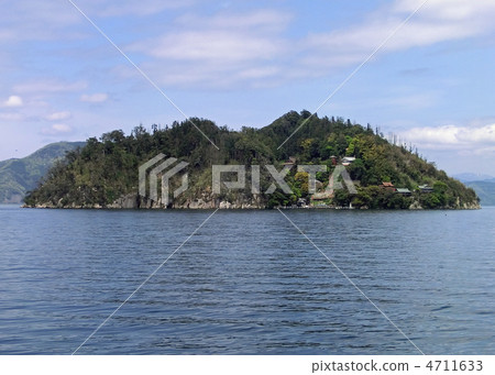 A panoramic view of Takeujima Island on Lake Biwa 4711633