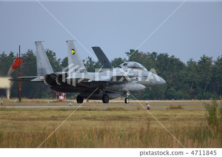 F 15 4711845