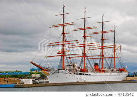 帆船“早期·Kaio Maru”(富山縣Imizu市的Kaiomaru公園/ Kaio鎮) 帆船“早期·Kaio Maru”(富山縣Imizu市的Kaiomaru公園/ Kaio鎮) 4713542