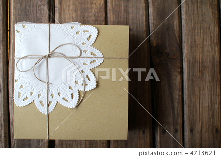 禮盒採用蕾絲紙，自然風格 4713621