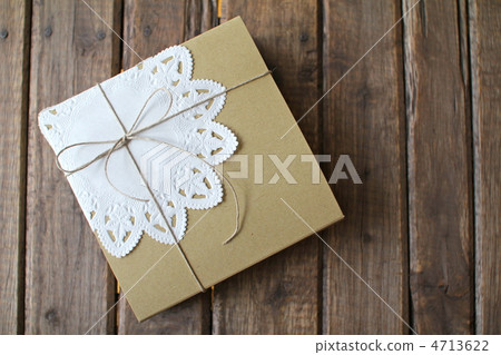 Natural lace paper gift box 4713622