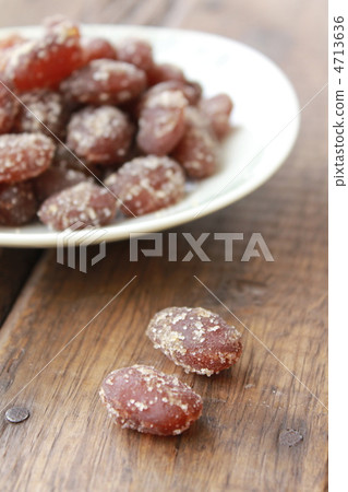 Delicious and fluffy sweet red kidney beans azuki beans Japanese sweets 4713636