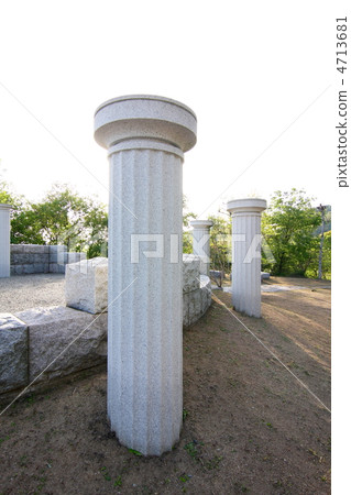 橄欖樹林的玄力柱 4713681