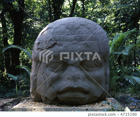 La · Benta ruins park giant stone statue of Old warrior 4715190