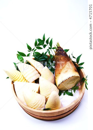 Spring taste · boiled in a tub · bamboo shoot · white back vertical position overlooking Spring taste · boiled in a tub · bamboo shoot · white back vertical position overlooking 4715701