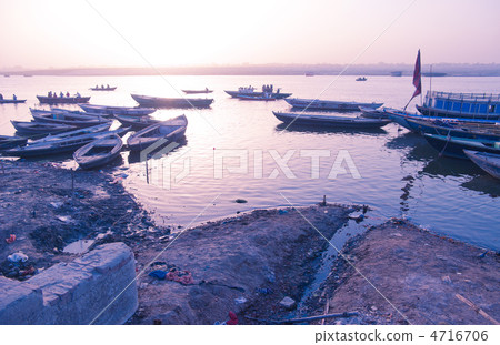 On the shore of the Ganges river: Varanasi, India On the shore of the Ganges river: Varanasi, India 4716706
